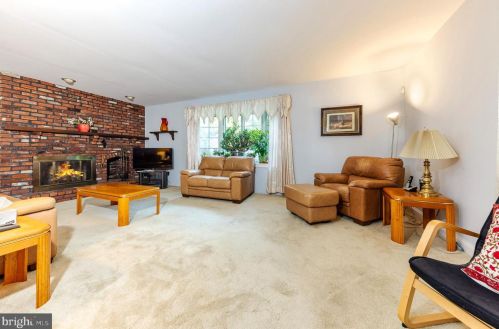 408 Hobart Dr, Tavistock NJ  08033-3623 exterior