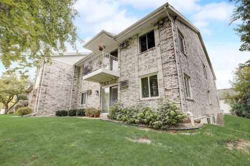 66 Ponwood Cir, Madison WI 53717-1167 exterior