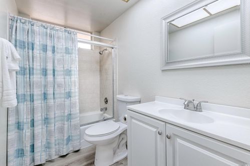 6596 Meadowridge Dr, Santa Rosa CA  95409-5863 exterior