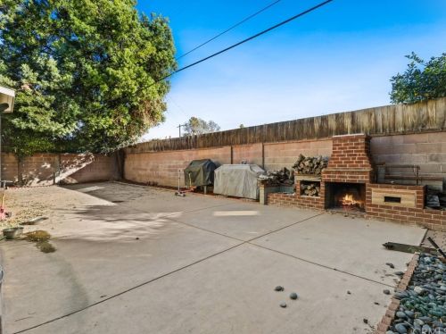 7356 Leescott Ave, Van Nuys CA  91406-2629 exterior