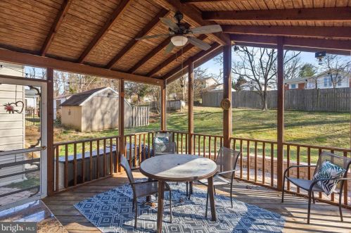 300 E St, Purcellville VA  20132-3317 exterior