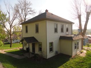 316 Academy St, Elroy, WI 53929-1204