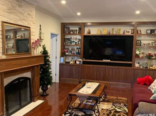 105-20 193rd St, Jamaica, NY 11412-1135