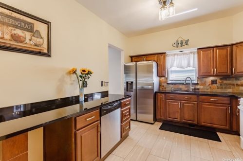 170 Ketcham Ave, Amityville NY  11701-3136 exterior