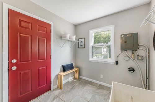 6270 102, Milwaukee WI 53214-2525 exterior