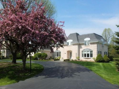 12518 Saint Anne Ct, Thiensville, WI 53092-2231