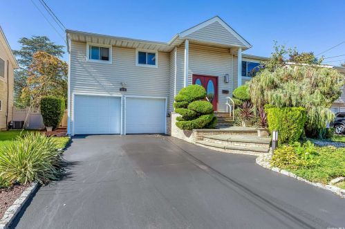 2904 Judith Dr, North Bellmore, NY 11710-5300