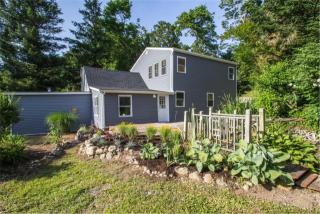 46 Prospect Rd, Center Port, NY 11721-1130