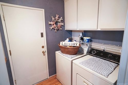 22924 White Pine Pl, Santa Clarita CA  91390-4120 exterior