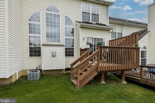 52 Lincoln Dr, Downingtown PA  19335-5326 exterior