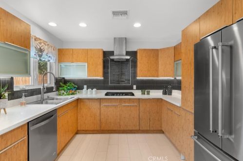 1052 219th St, Long Beach, CA 90745-3501