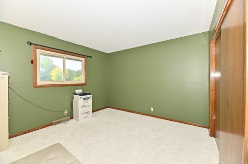 2490 Graylog Ln, Waukesha WI  53151-2924 exterior