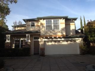 5 Holtz Ct, Alameda CA  94501-6402 exterior