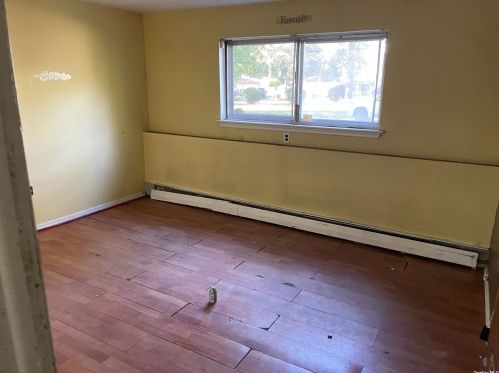 15 Oswego Pl, Babylon NY  11704-1804 exterior