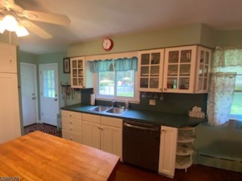 111 Lilac Dr, Annandale NJ  08801-3454 exterior