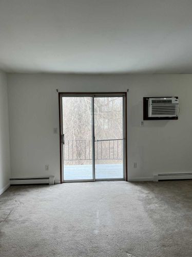 14 Fern Ct, Fishkill NY  12524-2607 exterior