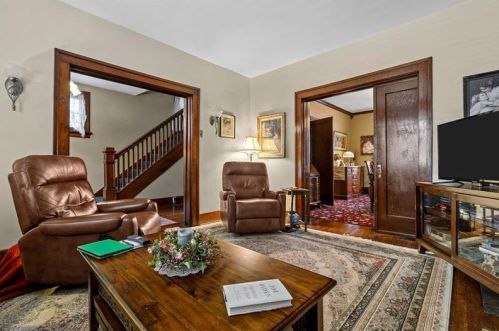 629 Maplewood Ave, Ambridge PA 15003-2415 exterior