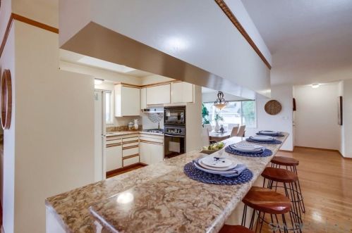 1527 Loring St, San Diego CA  92109-1765 exterior