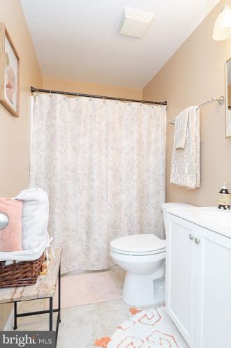 179 Colonial Dr, Charles Town WV  25414-4498 exterior