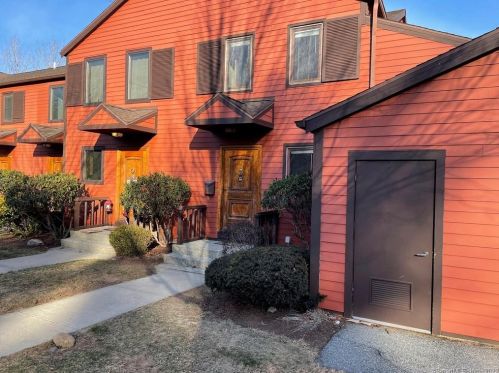 12 Courtland Dr, Groton, CT 06340-3830