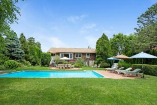 48 Hilltop Rd, South Hampton, NY 11968-3707