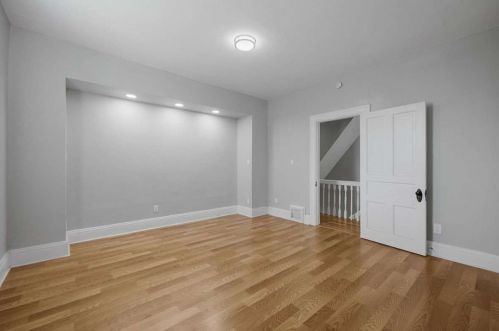 322 Crane Ave, Pittsburgh PA  15220-4035 exterior