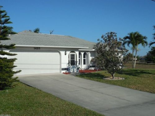 1425 4th Pl, Cape Coral, FL 33990-2015