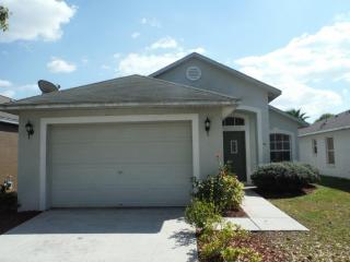 7615 Devonbridge Garden Way, Ruskin FL  33572-1516 exterior