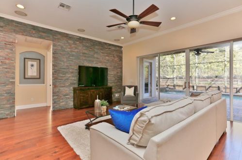 2641 Grand Lakeside Dr, Palm Harbor FL  34684-1028 exterior