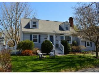 115 Dwight St, Fairfield, CT 06824-6626
