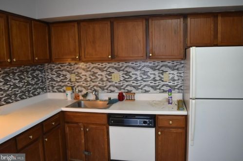 6026 Forrest Hollow Ln, Springfield VA  22152-1428 exterior