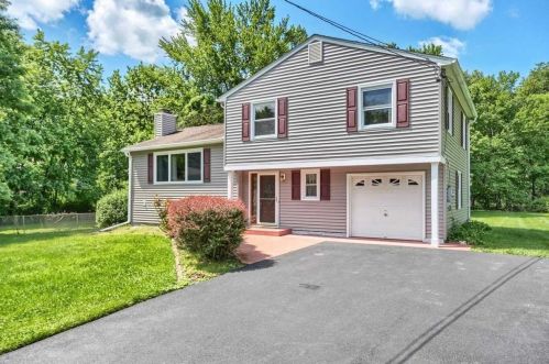 15 Lori St, Poughkeepsie, NY 12603-5815