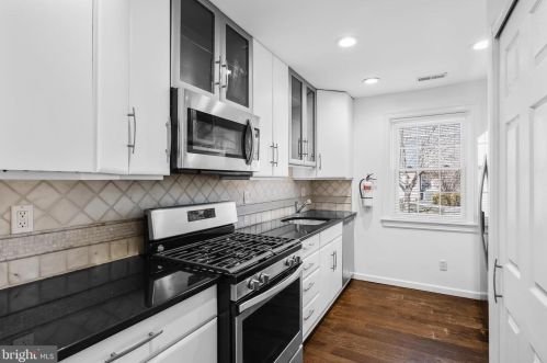 2172 Harbour Dr, Palmyra NJ  08065-1123 exterior