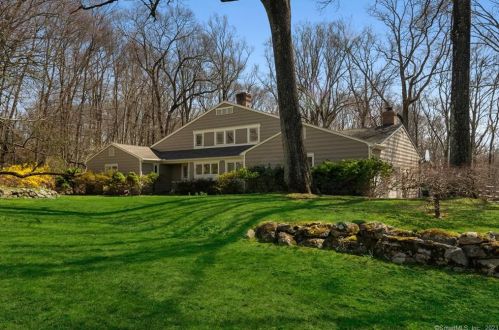 150 Woodridge Dr, New Canaan, CT 06840-3511