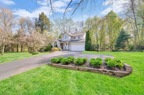 1 Ellsworth Rd, East Windsor, CT 06016-9681