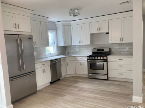 132 24th St, Huntington Station, NY 11746-3716