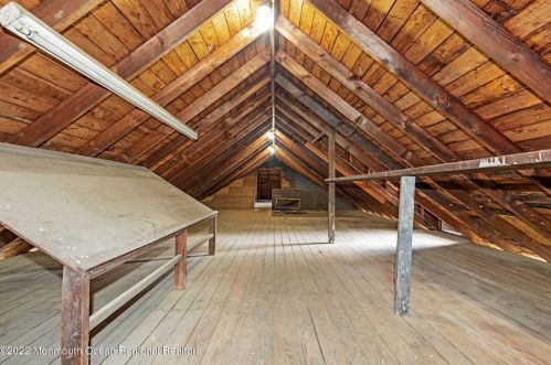15 Oak St, East Freehold, NJ 07728-1818