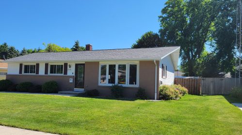 2015 Richmond Ave, Manitowoc, WI 54220-1752