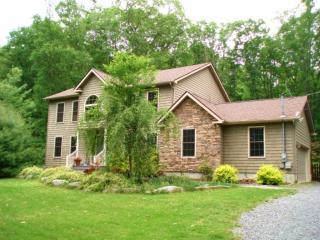 5281 Birchwood Dr, Tannersville, PA 18372-7729