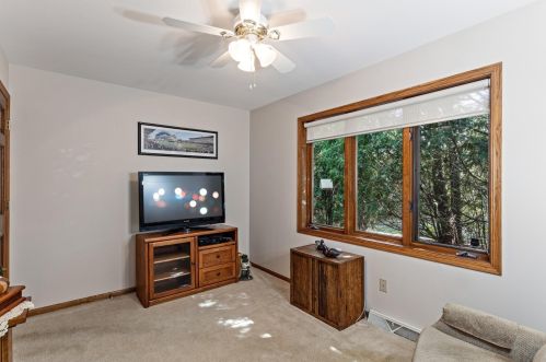 7522 Mequon Square Dr, Thiensville WI  53092-8528 exterior