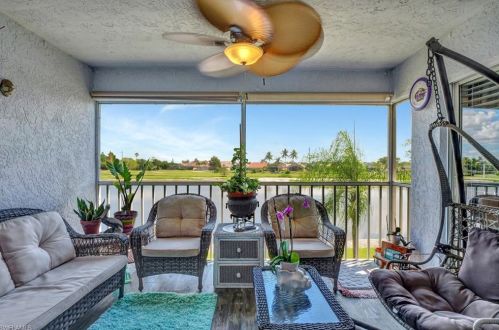 9856 Costa Mesa Ln, Bonita Springs, FL 34135-6827