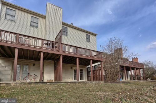 2051 Raleigh Rd, Hummelstown PA  17036-8749 exterior