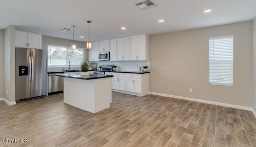 1524 Comstock Dr, Chandler AZ 85224-1855 exterior