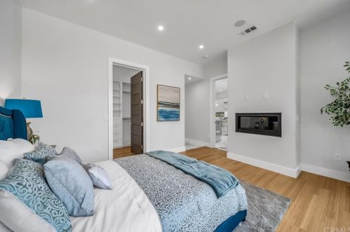 242 Broadway, Redondo Beach CA  90277-3332 exterior