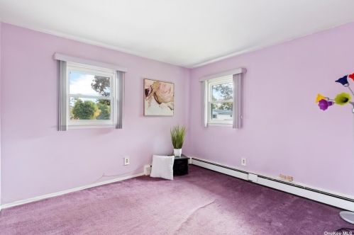 223 Essex St, Babylon NY  11704-2025 exterior