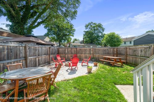 204 Hudson Ave, Middletown NJ  07748-5531 exterior