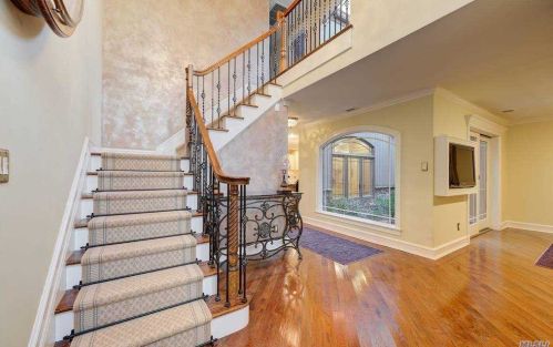 253 Hamlet Dr, Muttontown, NY 11753-2812