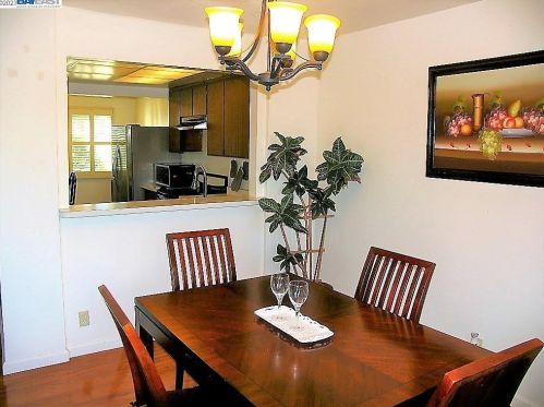 25083 Oakridge Ct, Hayward CA  94541-6938 exterior