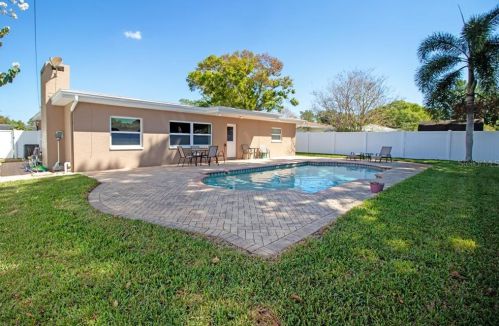 5246 27th Ave, Saint Petersburg, FL 33707-5416