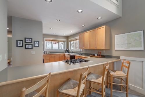 11720 Mougle Ln, Truckee CA  96161-6108 exterior